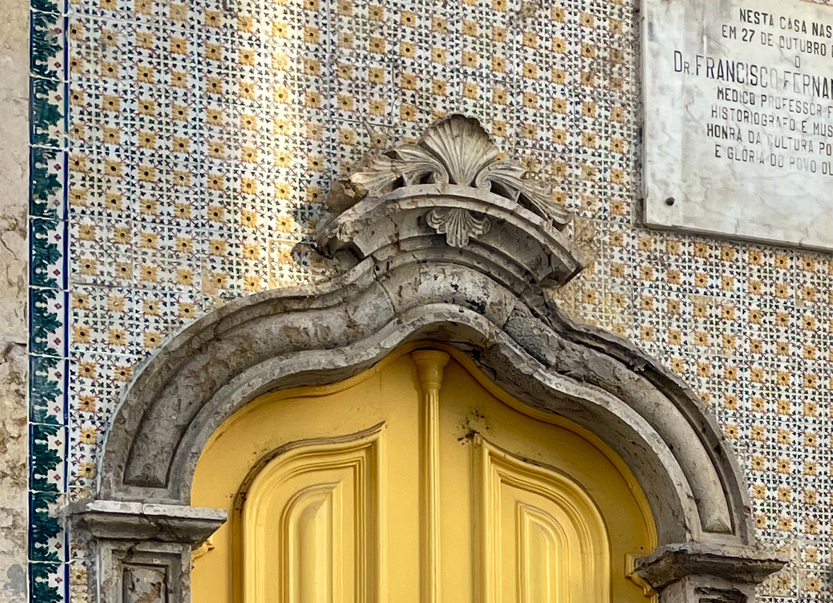 Portas-fragment-rua Fernandez Lopez